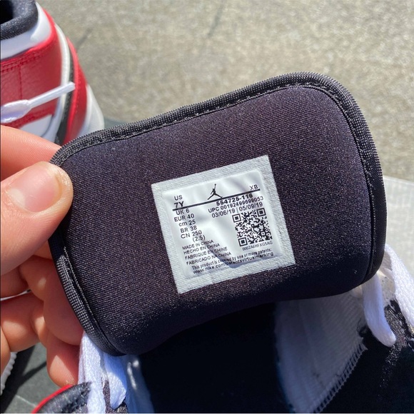 Jordan Retro 1 Mid Chicago - Picture 2 of 3